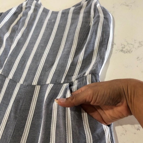 BELLE VERÉ sleeveless V-neck jumpsuit relax fit/stripe print minimalist - Picture 14 of 16